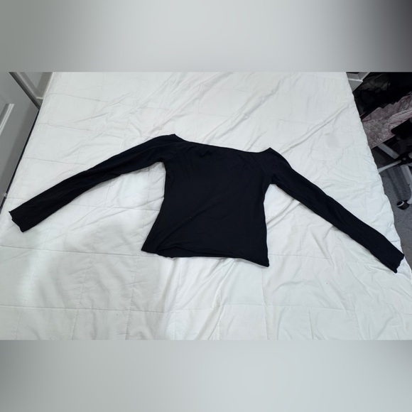 Brandy Melville Black Off the Shoulder Long Sleeve Top - Picture 5 of 5